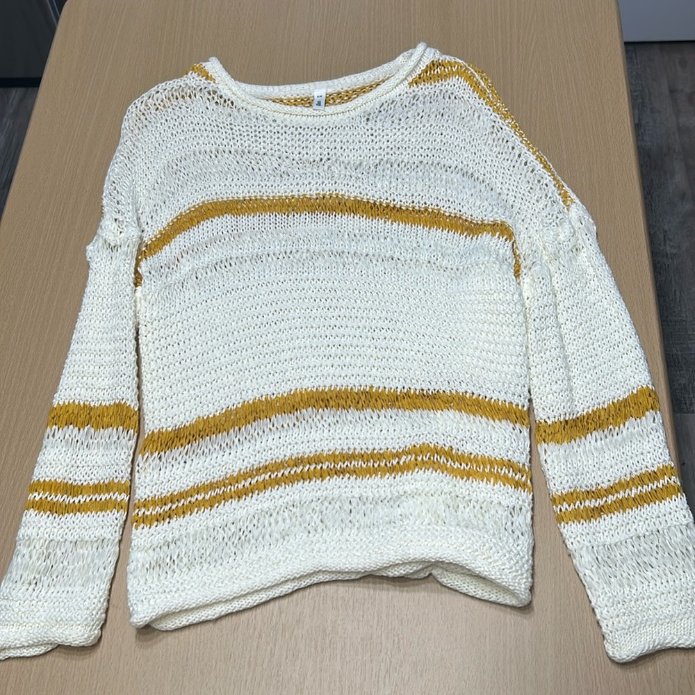 size small/medium, brand glam, sweater